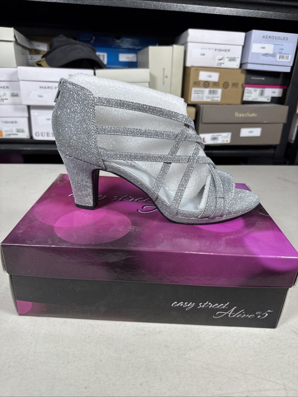 Women's 11 Easy Street Bee - Silver Sandal Medium